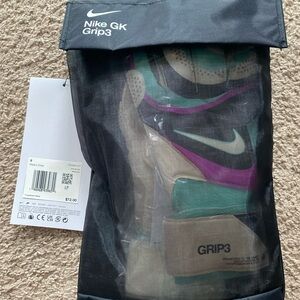 Nike Grip 3 Soccer Goalkeeper Gloves Unisex White Purple Size 9 FB2998-010 New‎